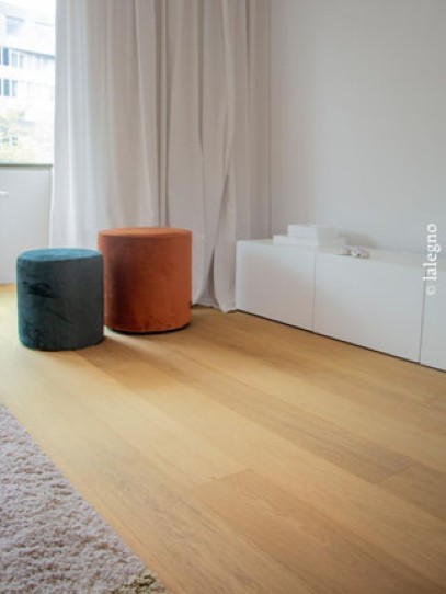 Natur lakiran hrastov natur parket CRANS MONTANA v prostoru