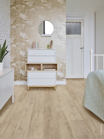 Vinil SPC klik invisible hrast GUBBIO v prostoru